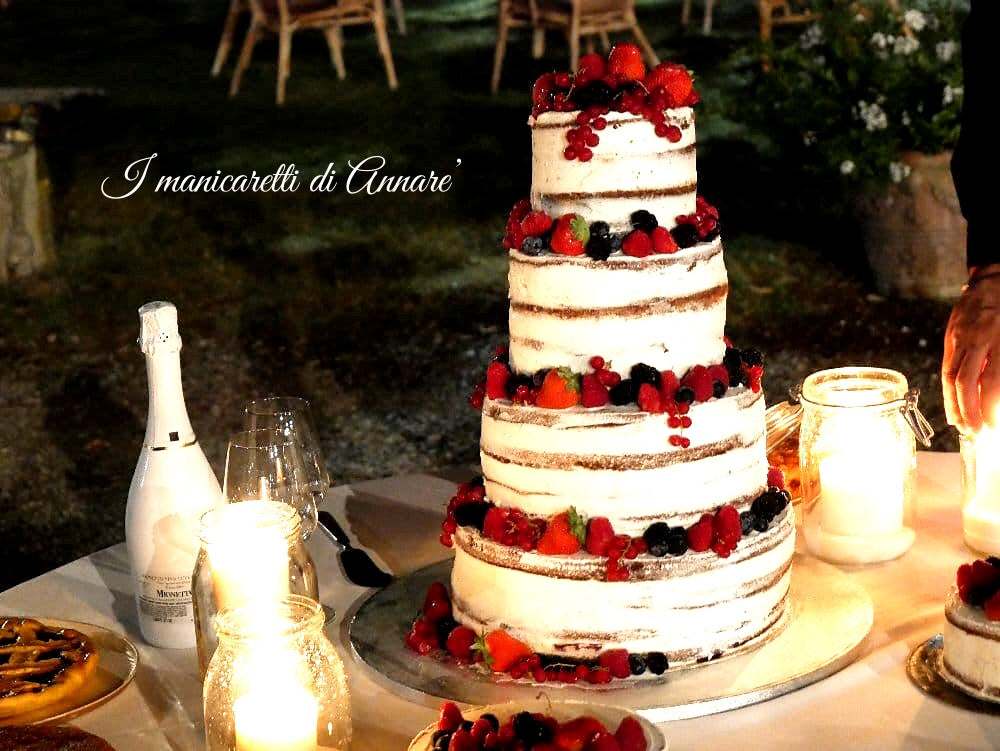 Wedding nude cake alla frutta