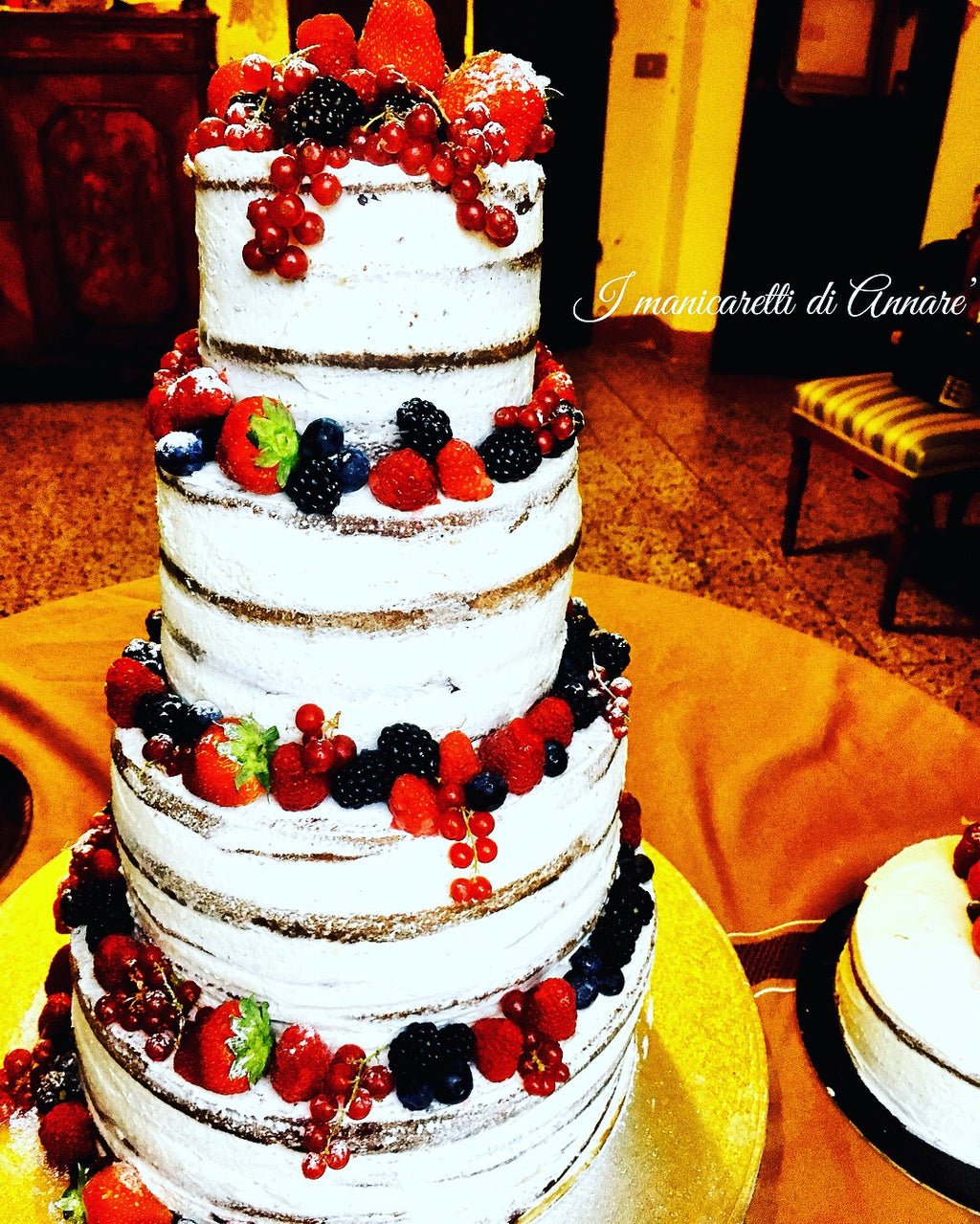 Wedding nude cake alla frutta
